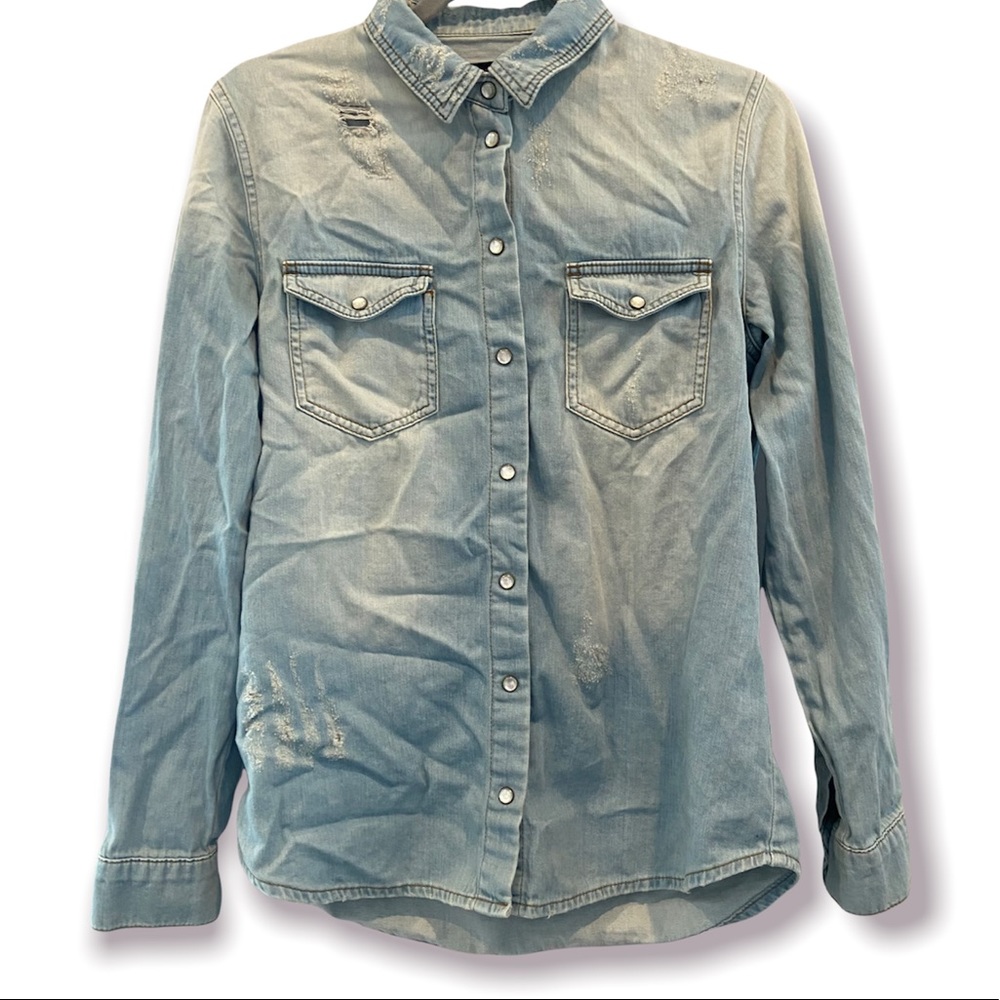 URBAN OUTFITTERS | BDG Chambray Button Down Faded Distressed Denim Top Medium